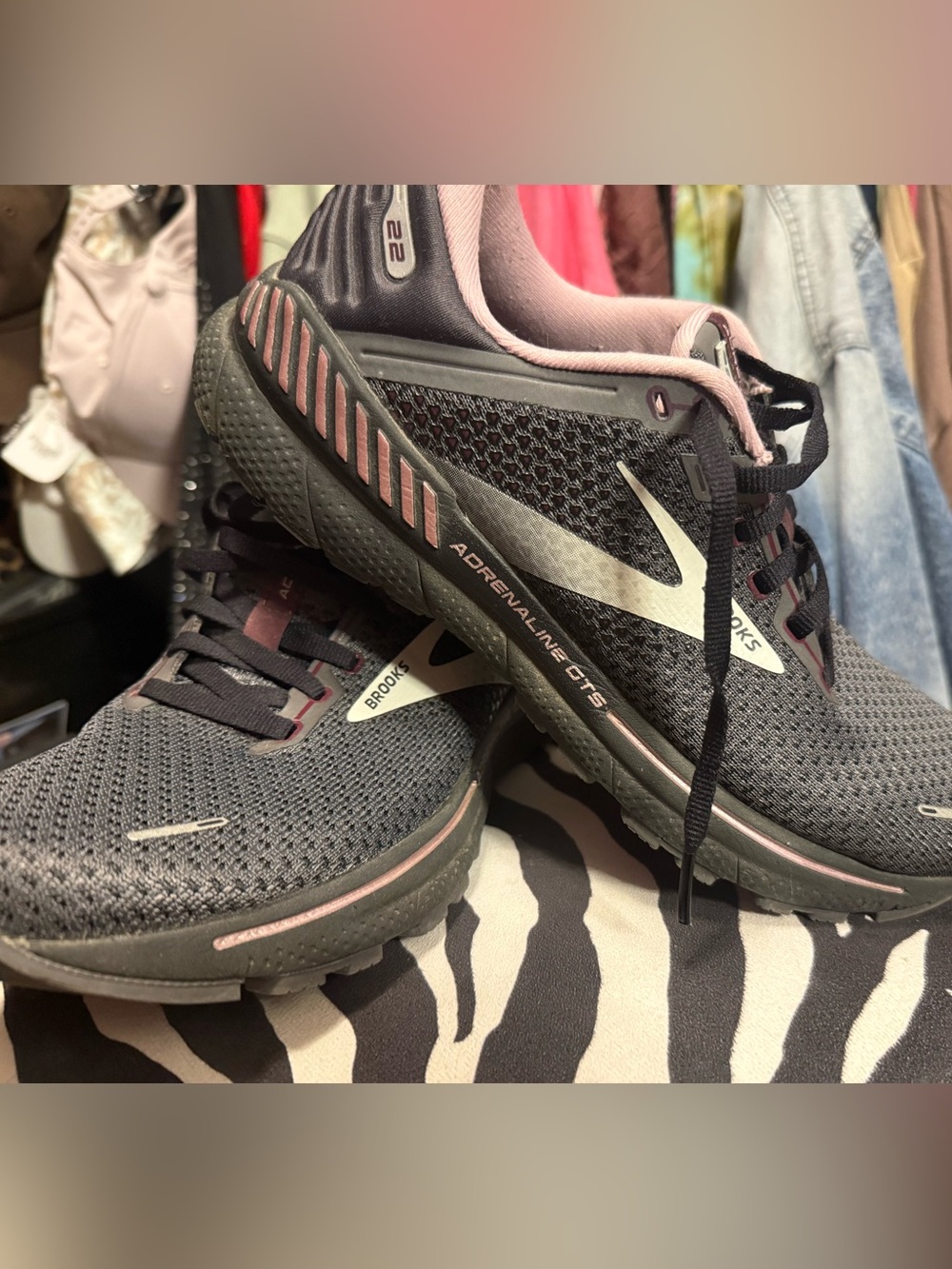 Brooks Women's Adrenaline GTS 22 Running Shoes - Gray & Pink Trim